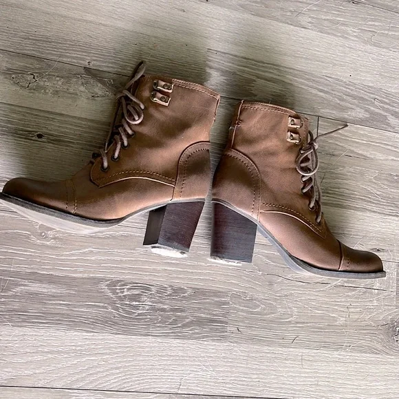 Madden Girl Westmont brown laced up booties - Picture 4 of 8